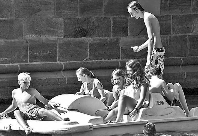 Die Jugend in Feriencamp-Action