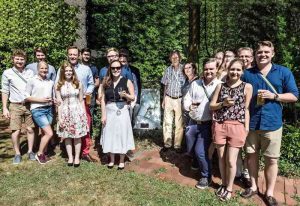 Gruppenbild Mit Gastgebern