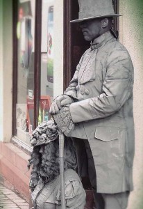 Eine Skulptur In Der Marburger Oberstadt